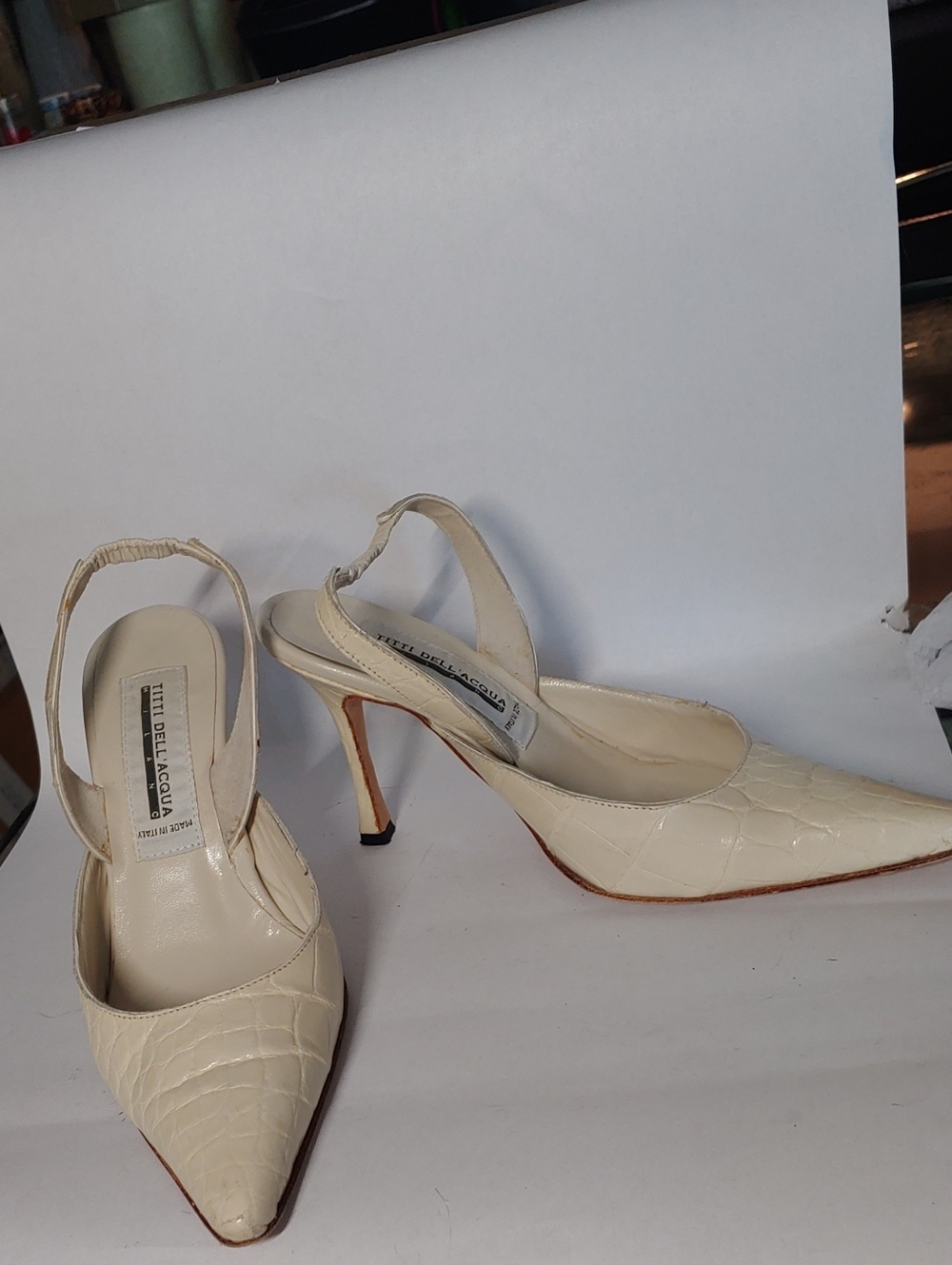 Attilio Giusti Leombruni Cream Croc-Embossed Slingback Pumps